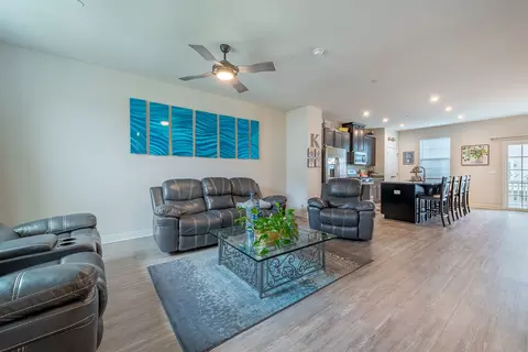 27 Nicholas Dr E, Des Plaines, IL 60016 photo 3