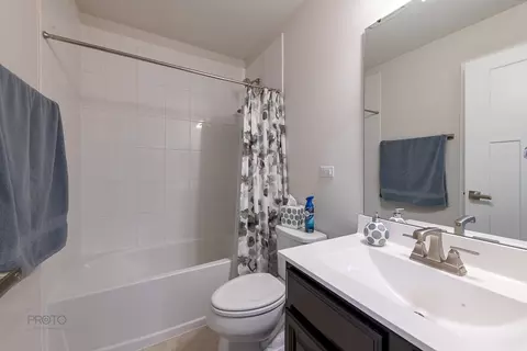 27 Nicholas Dr E, Des Plaines, IL 60016 photo 18