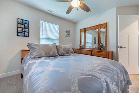 27 Nicholas Dr E, Des Plaines, IL 60016 photo 15