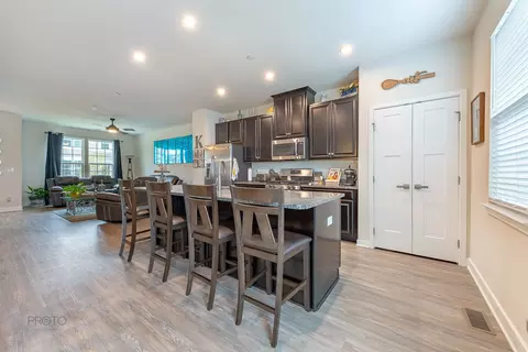 27 Nicholas Dr E, Des Plaines, IL 60016 photo 10