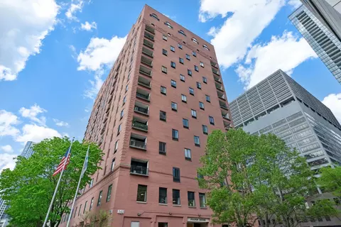 345 N Canal St #805, Chicago, IL 60606