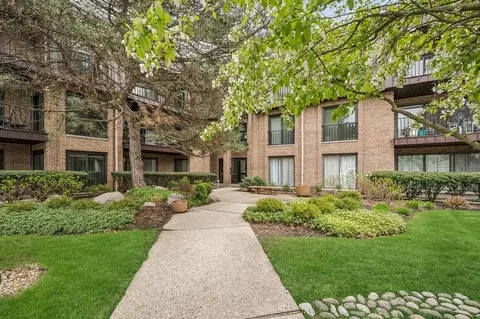 1 Court Of Harborside #308, Northbrook, IL 60062