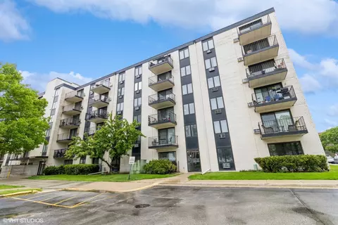 9701 N Dee Rd #4C, Niles, IL 60714