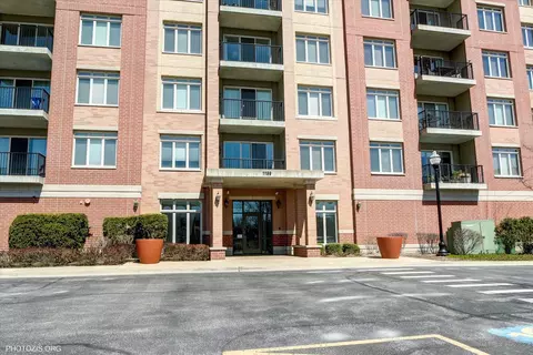 1199 E Port Clinton Rd #201, Vernon Hills, IL 60061