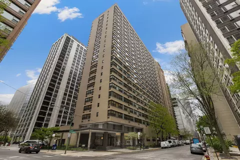 850 N Dewitt Pl #12A, Chicago, IL 60611