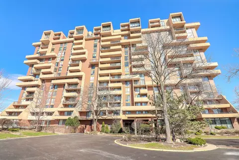 465 W Dominion Dr #110, Wood Dale, IL 60191