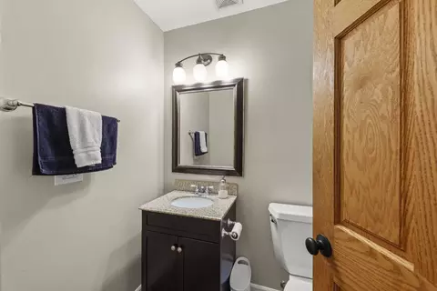 Bath - 680 Tennyson Dr, Wheaton, IL 60189 photo 1 of 5