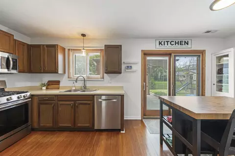 Kitchen - 680 Tennyson Dr, Wheaton, IL 60189 photo 2 of 4