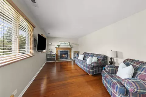 Living - 680 Tennyson Dr, Wheaton, IL 60189 photo 3 of 3