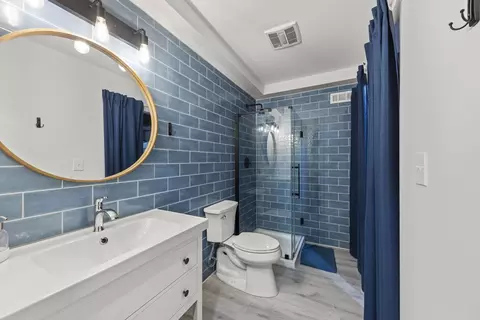 Bath - 680 Tennyson Dr, Wheaton, IL 60189 photo 5 of 5
