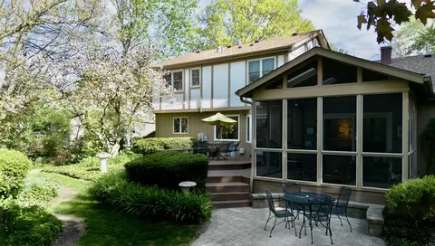 Exterior - 585 Apache Dr, Batavia, IL 60510 photo 6 of 9