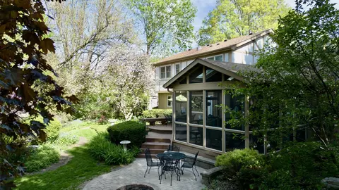 Exterior - 585 Apache Dr, Batavia, IL 60510 photo 4 of 9