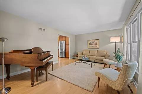 Living - 585 Apache Dr, Batavia, IL 60510 photo 1 of 4