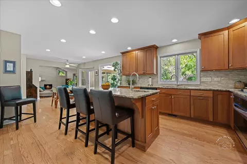 Kitchen - 585 Apache Dr, Batavia, IL 60510 photo 1 of 3