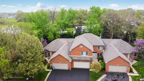 36 Billy Casper Ln, Midlothian, IL 60445 photo 2