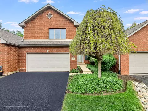 36 Billy Casper Ln, Midlothian, IL 60445