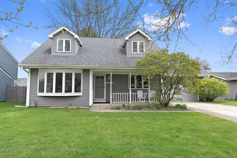 494 Shenandoah Trl, Elgin, IL 60123