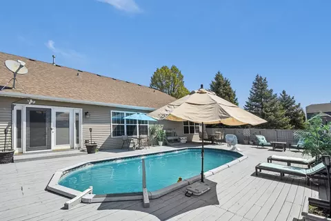 Exterior - 10409 Evendale Dr, Huntley, IL 60142 photo 3 of 5