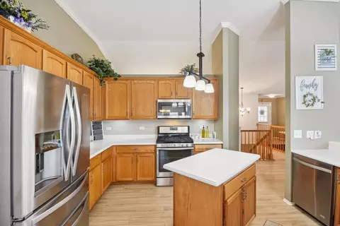 Kitchen - 10409 Evendale Dr, Huntley, IL 60142 photo 2 of 2