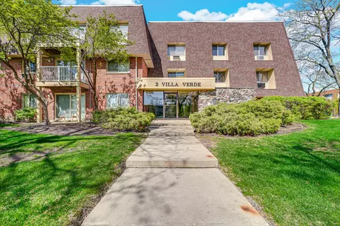 2 Villa Verde Dr #320, Buffalo Grove, IL 60089