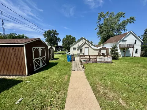 221 E 1st St, Spring Valley, IL 61362 photo 3
