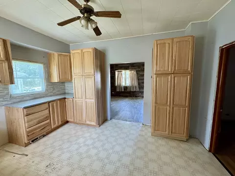 221 E 1st St, Spring Valley, IL 61362 photo 5