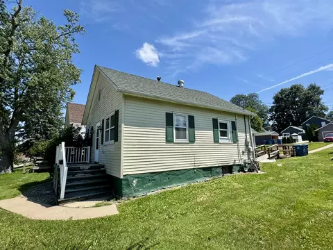 221 E 1st St, Spring Valley, IL 61362 photo 2