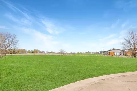 114 Fox Run Ct, Leroy, IL 61752