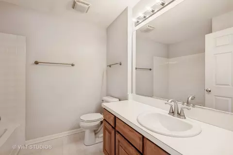 Bath - 3115 Town Square Dr #303, Rolling Meadows, IL 60008 photo 3 of 3
