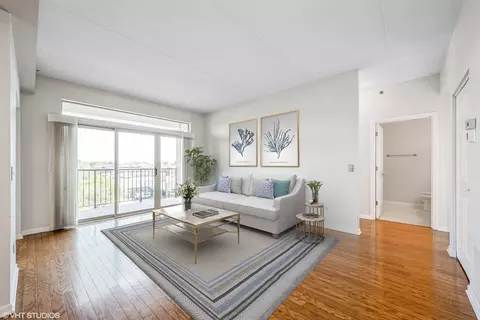 Living - 3115 Town Square Dr #303, Rolling Meadows, IL 60008 photo 1 of 3