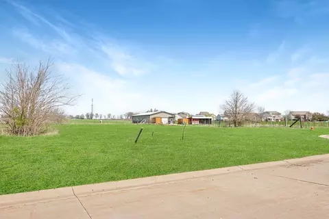 112 Fox Run Ct, Leroy, IL 61752