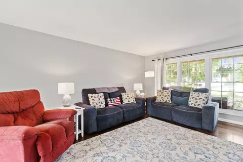 Living - 1411 Yosemite Pkwy, Algonquin, IL 60102 photo 2 of 2