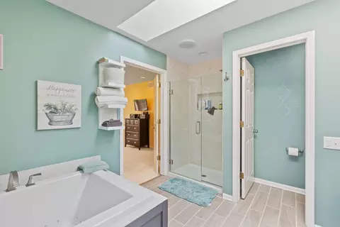 Bath - 1411 Yosemite Pkwy, Algonquin, IL 60102 photo 3 of 4