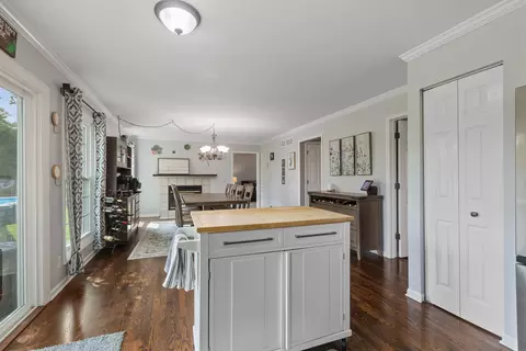 Kitchen - 1411 Yosemite Pkwy, Algonquin, IL 60102 photo 4 of 4