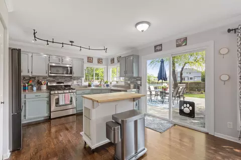 Kitchen - 1411 Yosemite Pkwy, Algonquin, IL 60102 photo 1 of 4
