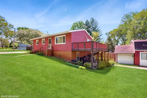 121 Northern Ter, Island Lake, IL 60042
