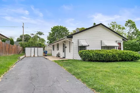 1025 Chippewa Cir, Carpentersville, IL 60110