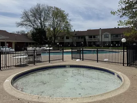 584 Williamsburg Ct #C2, Wheeling, IL 60090 photo 22