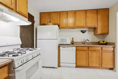 584 Williamsburg Ct #C2, Wheeling, IL 60090 photo 7