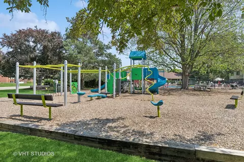 584 Williamsburg Ct #C2, Wheeling, IL 60090 photo 21