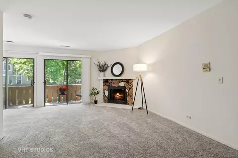 584 Williamsburg Ct #C2, Wheeling, IL 60090 photo 3