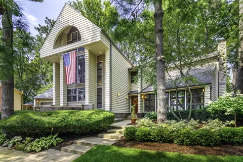 Exterior - 623 E Bailey Rd, Naperville, IL 60565 photo 8 of 9