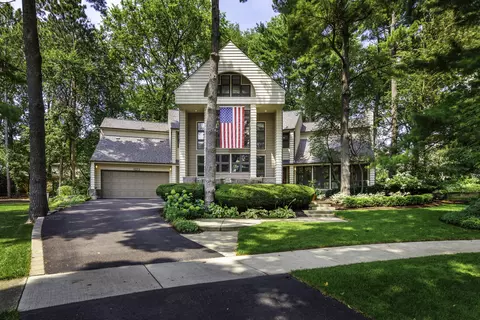 Exterior - 623 E Bailey Rd, Naperville, IL 60565 photo 5 of 9