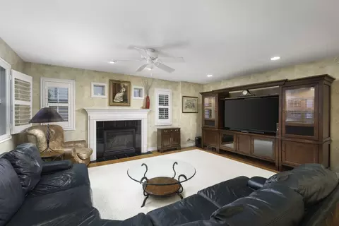 Other - 623 E Bailey Rd, Naperville, IL 60565 photo 3 of 10