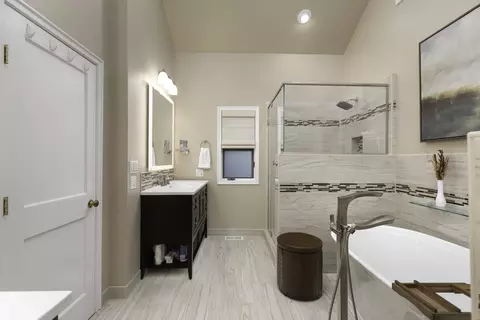 Bath - 623 E Bailey Rd, Naperville, IL 60565 photo 4 of 7