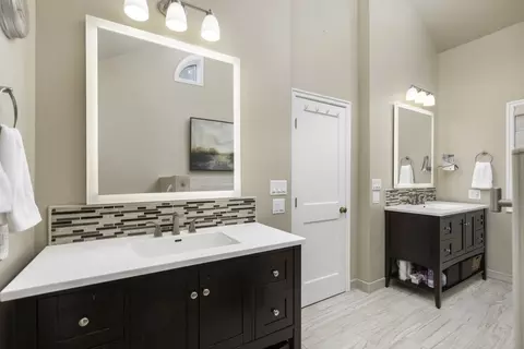 Bath - 623 E Bailey Rd, Naperville, IL 60565 photo 5 of 7