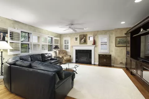 Other - 623 E Bailey Rd, Naperville, IL 60565 photo 4 of 10