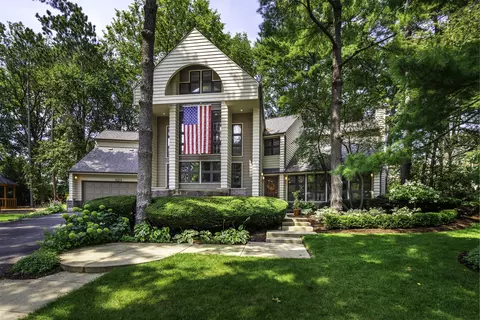 Exterior - 623 E Bailey Rd, Naperville, IL 60565 photo 6 of 9
