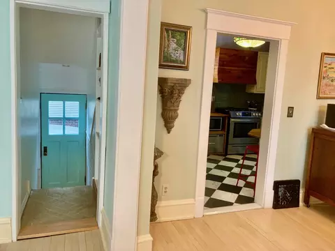 Entry Way - 404 W Union St, Bloomington, IL 61701 photo 2 of 6