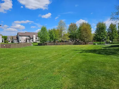 5230 Greenshire Cir, Lake In The Hills, IL 60156